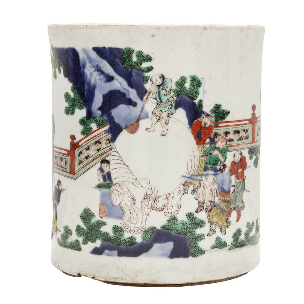 42 - A large Chinese wucai 'Washing the Elephant' brush pot, bitong, Transitional period