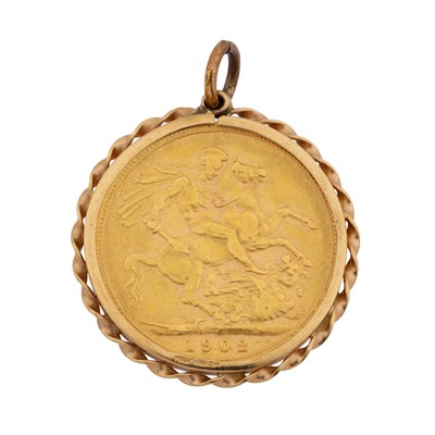 Lot 222 - A sovereign pendant