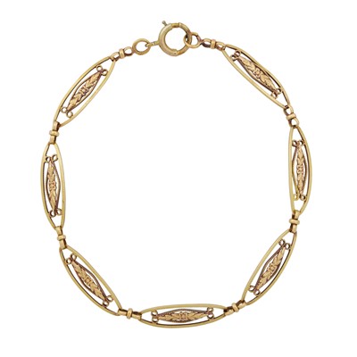 Lot 223 - A fancy link bracelet