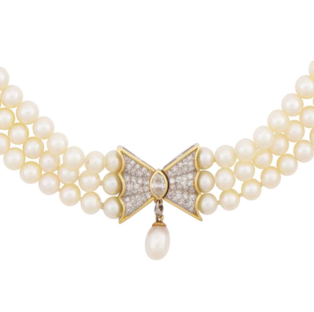 Lot 80 - Theo Fennell Ι A cultured pearl three-row necklace