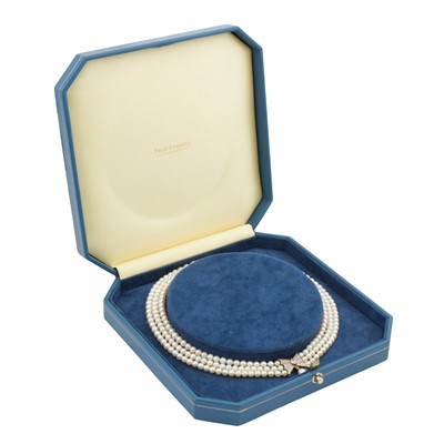 Lot 80 - Theo Fennell Ι A cultured pearl three-row necklace