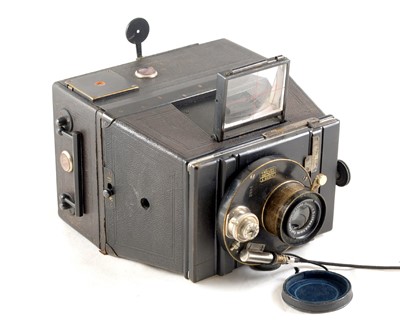 Lot 157 - A Large Bellieni Jumelle Simple Camera.