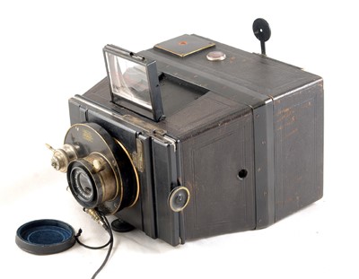 Lot 157 - A Large Bellieni Jumelle Simple Camera.