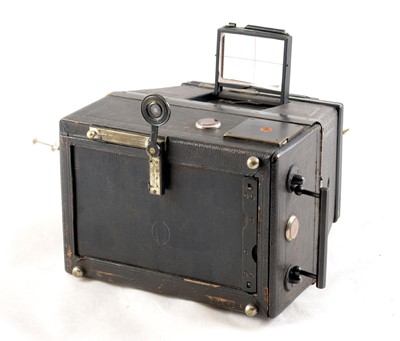 Lot 157 - A Large Bellieni Jumelle Simple Camera.