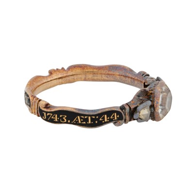 Lot 5 - An 18th century diamond mourning ring