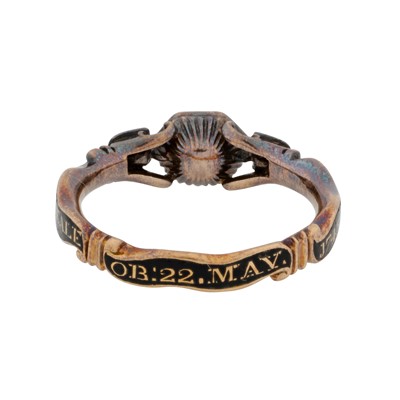Lot 5 - An 18th century diamond mourning ring