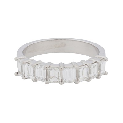 Lot 400 - A diamond half eternity ring