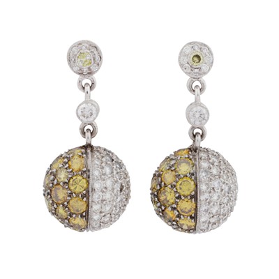 Lot 129 - Diafini | A pair of yellow and white diamond pendent earrings