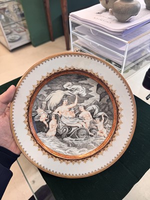 Lot 550 - A Chinese en-grisaille gilt-decorated 'Aphrodite' dish, Qing dynasty, Qianlong period