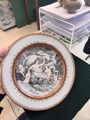 Lot 550 - A Chinese en-grisaille gilt-decorated 'Aphrodite' dish, Qing dynasty, Qianlong period