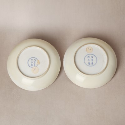 Lot 21 - A fine pair of Chinese famille-verte ‘lady and child’ dishes, Qing dynasty, Kangxi period