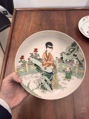 Lot 21 - A fine pair of Chinese famille-verte ‘lady and child’ dishes, Qing dynasty, Kangxi period
