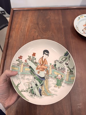 Lot 21 - A fine pair of Chinese famille-verte ‘lady and child’ dishes, Qing dynasty, Kangxi period