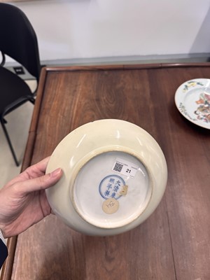 Lot 21 - A fine pair of Chinese famille-verte ‘lady and child’ dishes, Qing dynasty, Kangxi period