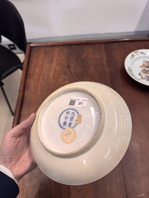 Lot 21 - A fine pair of Chinese famille-verte ‘lady and child’ dishes, Qing dynasty, Kangxi period