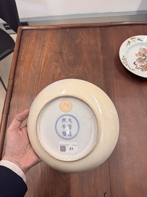 Lot 21 - A fine pair of Chinese famille-verte ‘lady and child’ dishes, Qing dynasty, Kangxi period