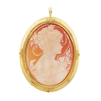 Lot 211 - A cameo brooch / pendant