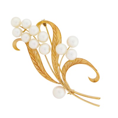 Lot 189 - A pearl flower brooch