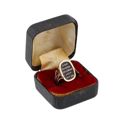 Lot 1 - A Georgian mourning ring, circa 1807