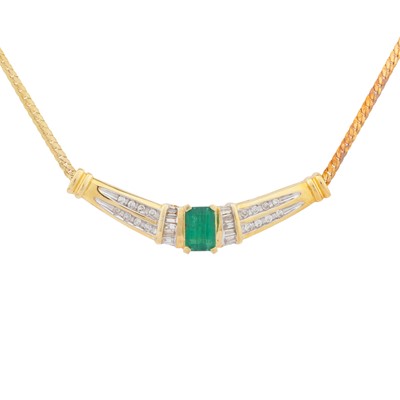 Lot 106 - An emerald and diamond necklace