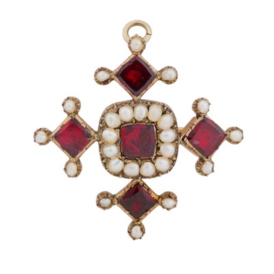 Lot 145 - A Georgian garnet and seed pearl brooch / pendant