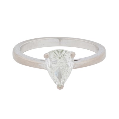 Lot 398 - A diamond single stone ring