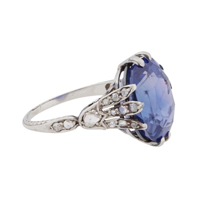 Lot 52 - A colour-change sapphire and diamond ring, circa 1925