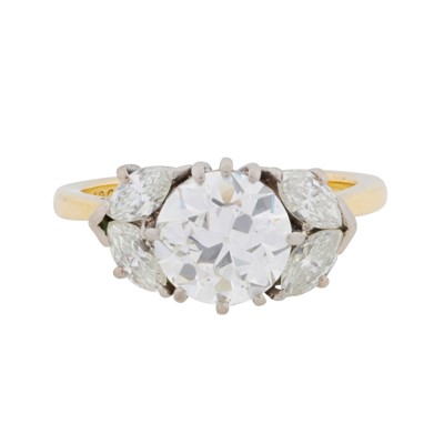 Lot 149 - A diamond five stone ring