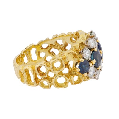 Lot 29 - A sapphire and diamond ring, circa 1975