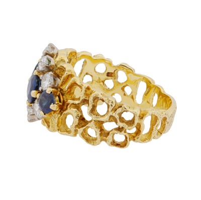 Lot 29 - A sapphire and diamond ring, circa 1975