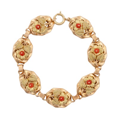 Lot 208 - A coral flower bracelet