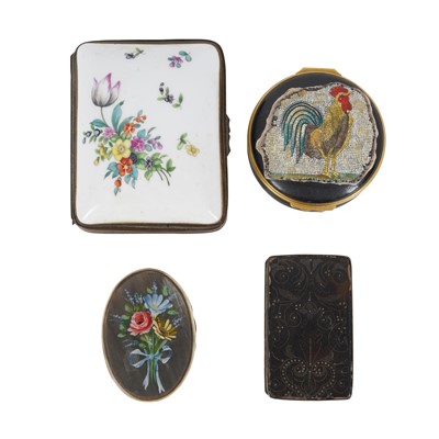 Lot 182 - A mixed group of assorted boxes to include a Georgian snuff box