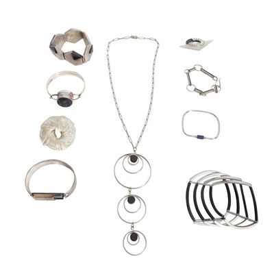 Lot 247 - Various modernist jewellery