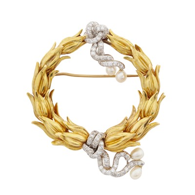 Lot 318 - Verdura Ι A diamond and pearl brooch