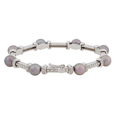 Lot 90 - David Morris Ι A black pearl and diamond line bracelet