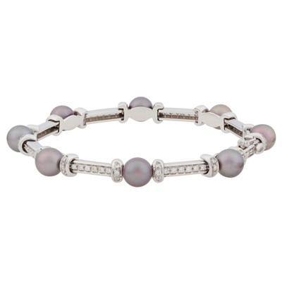 Lot 90 - David Morris Ι A black pearl and diamond line bracelet