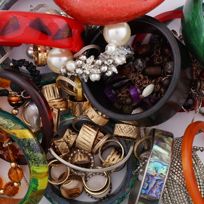 Lot 449 - A collection of costume jewellery