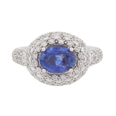 Lot 55 - A sapphire and diamond ring