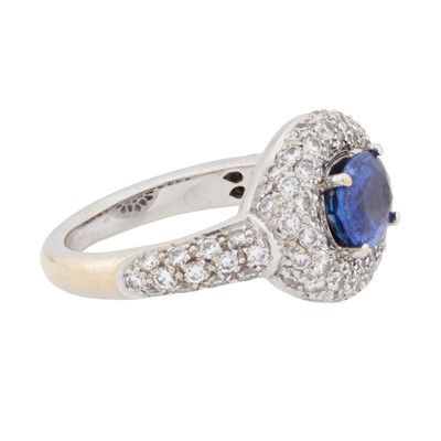 Lot 55 - A sapphire and diamond ring