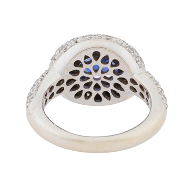 Lot 55 - A sapphire and diamond ring