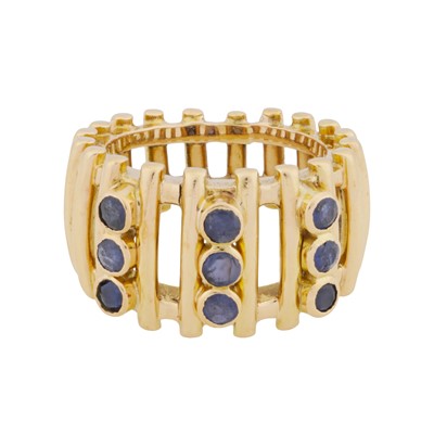 Lot 44 - A sapphire ring