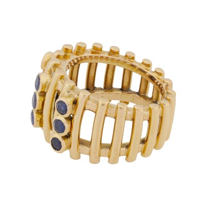 Lot 44 - A sapphire ring