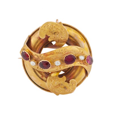 Lot 151 - A garnet and seed pearl brooch