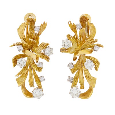 Lot 296 - A pair of diamond pendant earrings