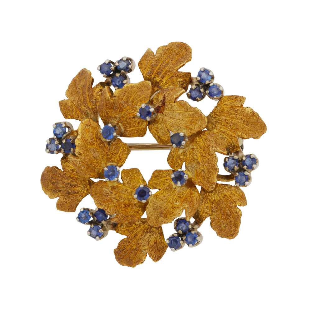 Lot 39 - A sapphire brooch, circa 1952