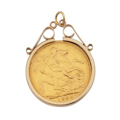 Lot 271 - A sovereign coin pendant