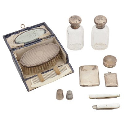 Lot 758 - A mixed group of silver
