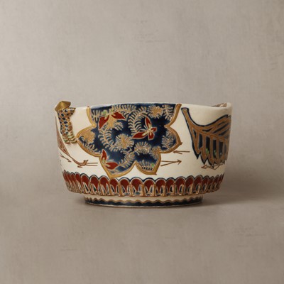 Lot 7 - A Japanese Gosu Satsuma 'leaf' bowl, Meiji period, 19th century