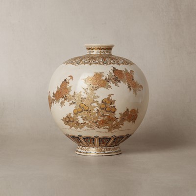 Lot 12 - A Japanese Satsuma 'chrysanthemum' globular vase, Meiji period, 19th century