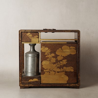 Lot 109 - A fine Japanese lacquer 'sage jubako' portable picnic set, Edo period, 18th century
